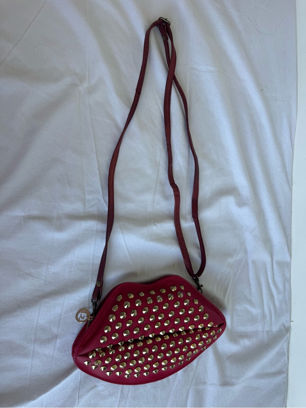 Jingpin red studded lips purse mwah faux leather adjustable strap rockabilly kis - Picture 6 of 13